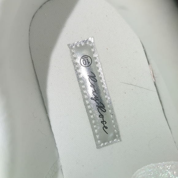 Shoes - Picture 5 of 6